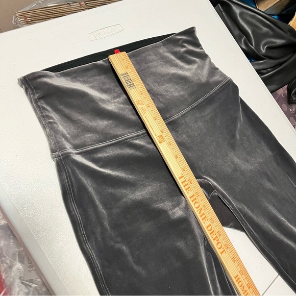Spanx Silver Chrome Shiny Velvet Leggings Plus Size 1X W2 - Picture 9 of 10